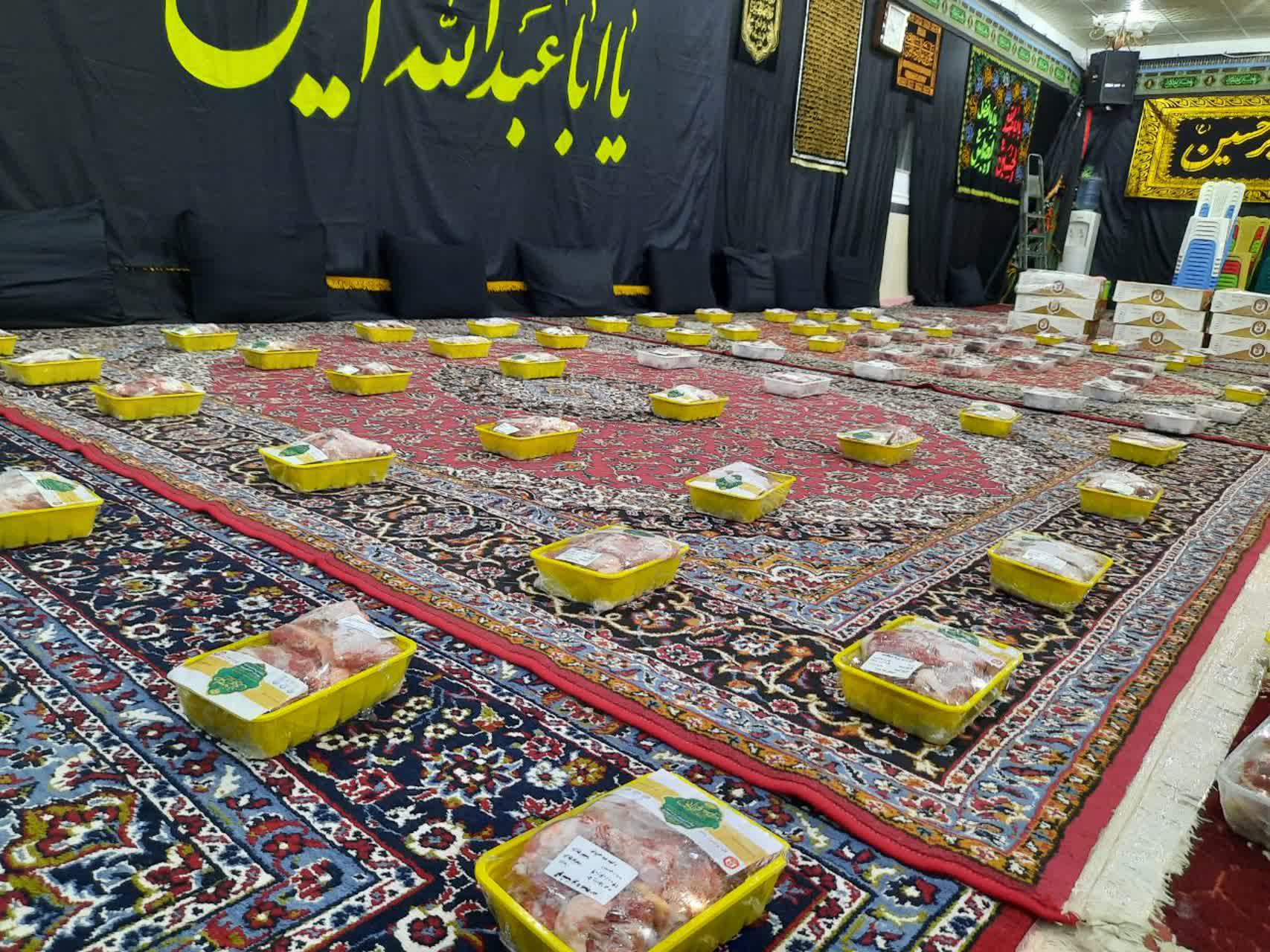 توزیع ۳۰۰ کیلو گوشت منجمد در بین خانواده های نیازمند شهر بندرلنگه و بندرکنگ